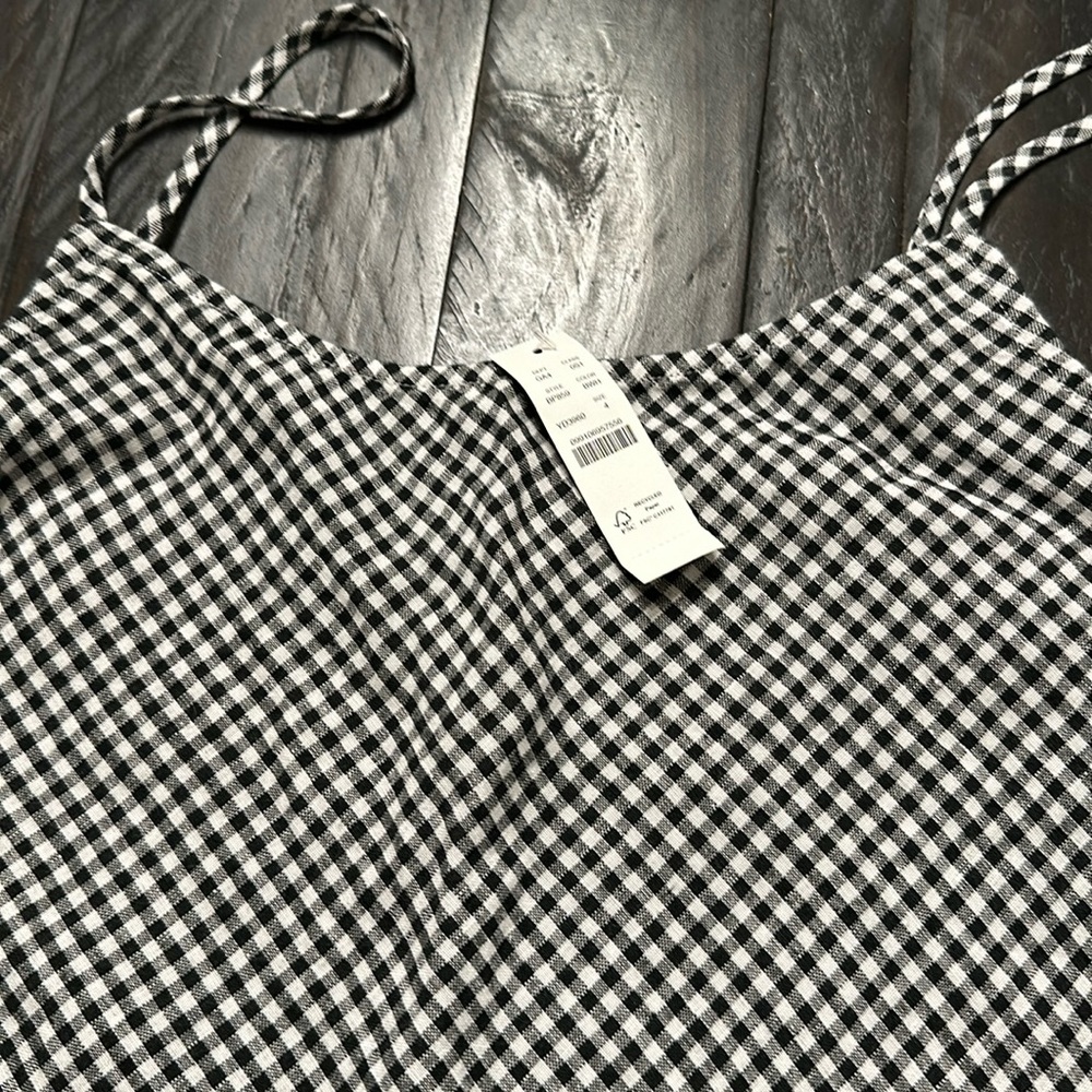 Black and white linen size 4 spaghetti strap dress